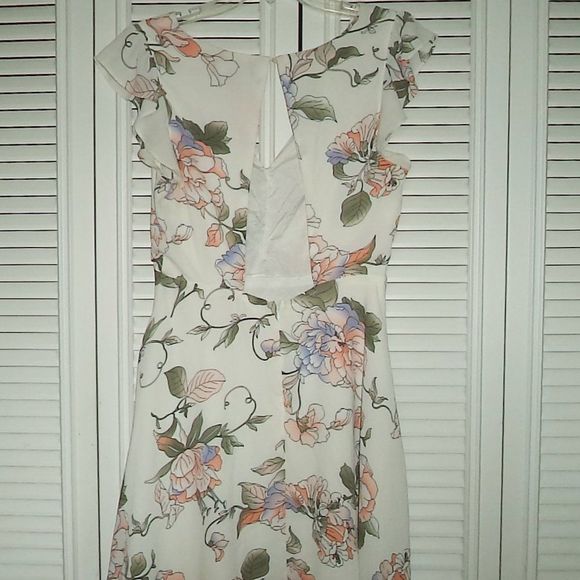LULUS~FLORAL DRESS KEY HOLE BACK SHORT MINI HALTER TWIRL-WOMENS SIZE M - Picture 4 of 4